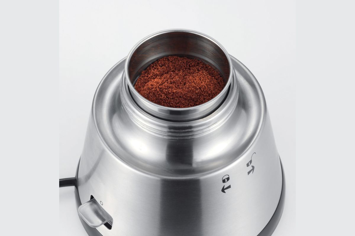 Edelstahlfiltereinsatz mit Espressopulver